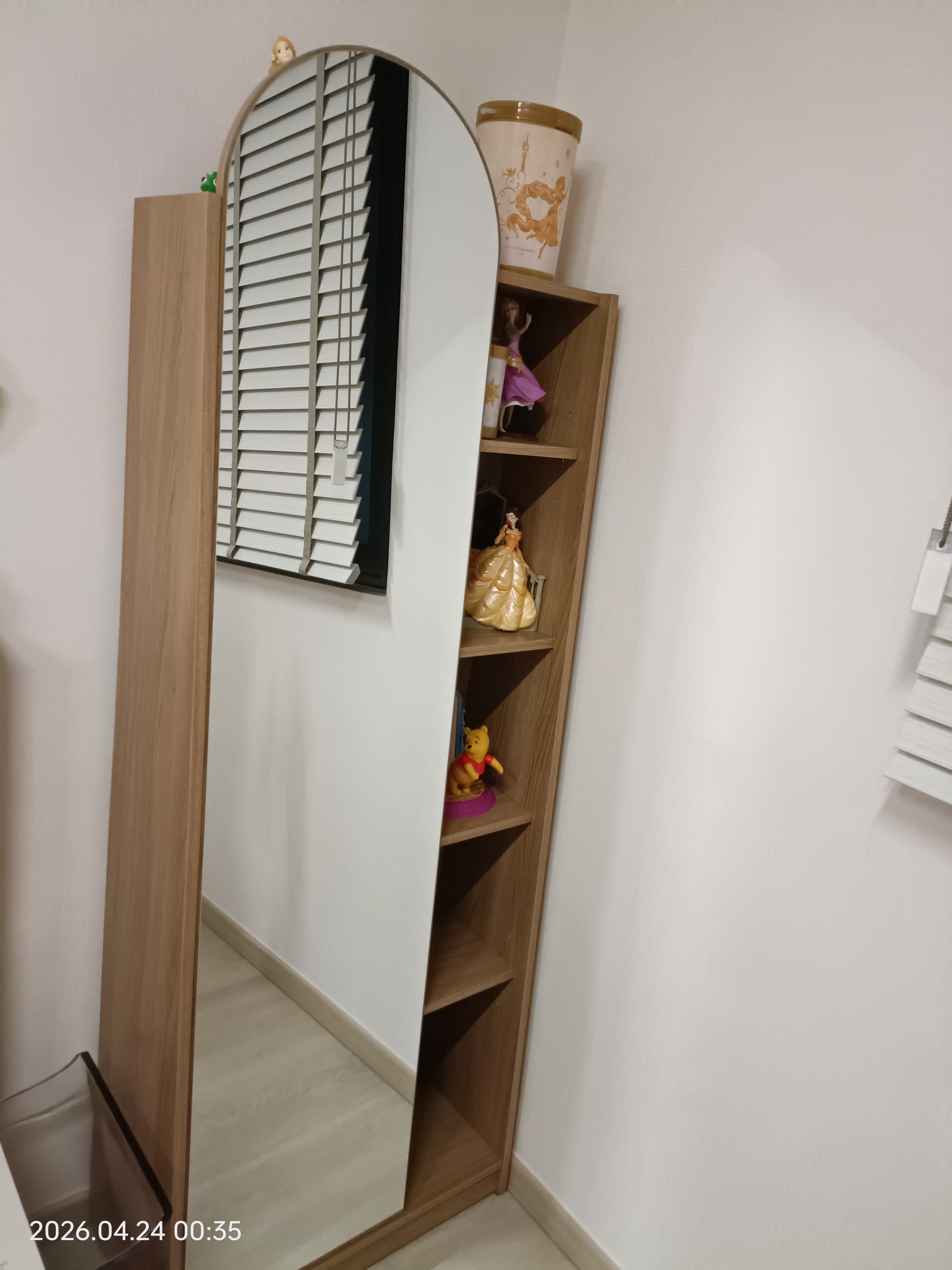 Customer home photo 14: Fast delivery after placed the order. Able to choose the delivery day and time, like the flexibility. Good quality of the product and the size is just right for the space. Looks nice and happy with the product for extra storage.