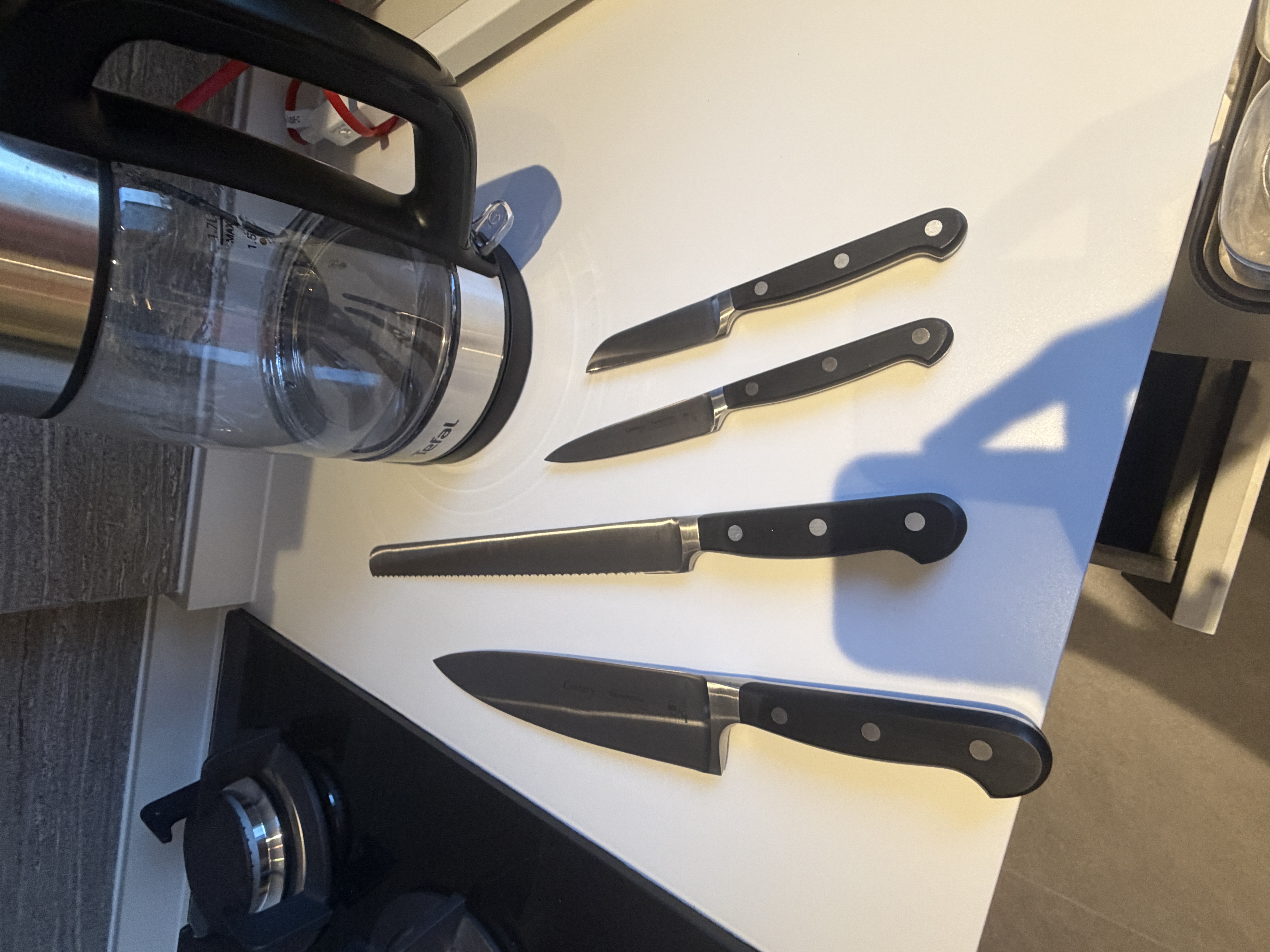 Customer home photo 1: This knife is so good I bought four different types of knives from the same brand and series! It's sharp as always.