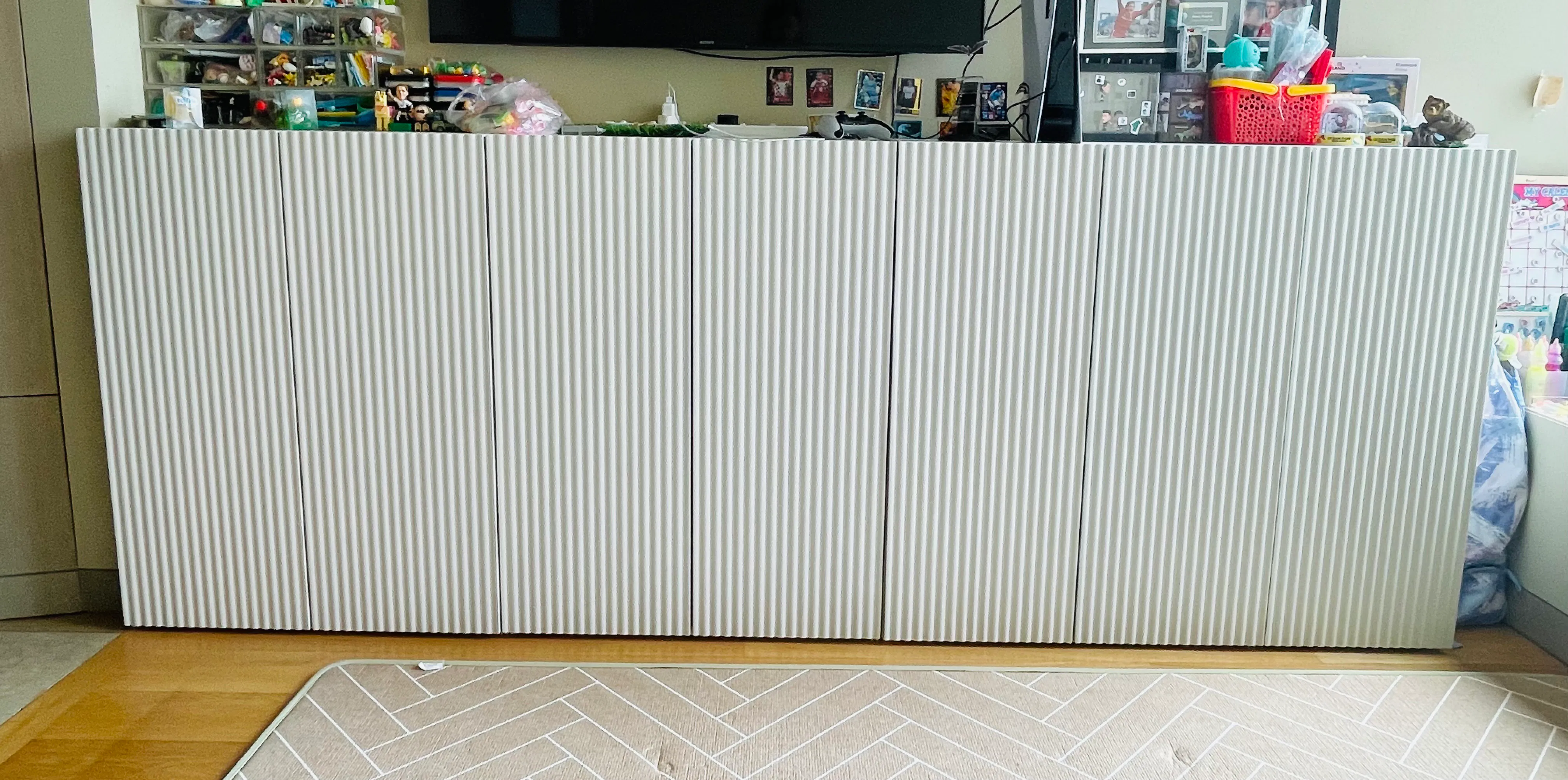 Customer home photo 44: These cabinets sold out quickly but were definitely worth the long wait. Although they didn’t arrive in perfect condition, thanks to Customer Service’s quick response in sending technician Mr. Hong Tao, they are now perfect!