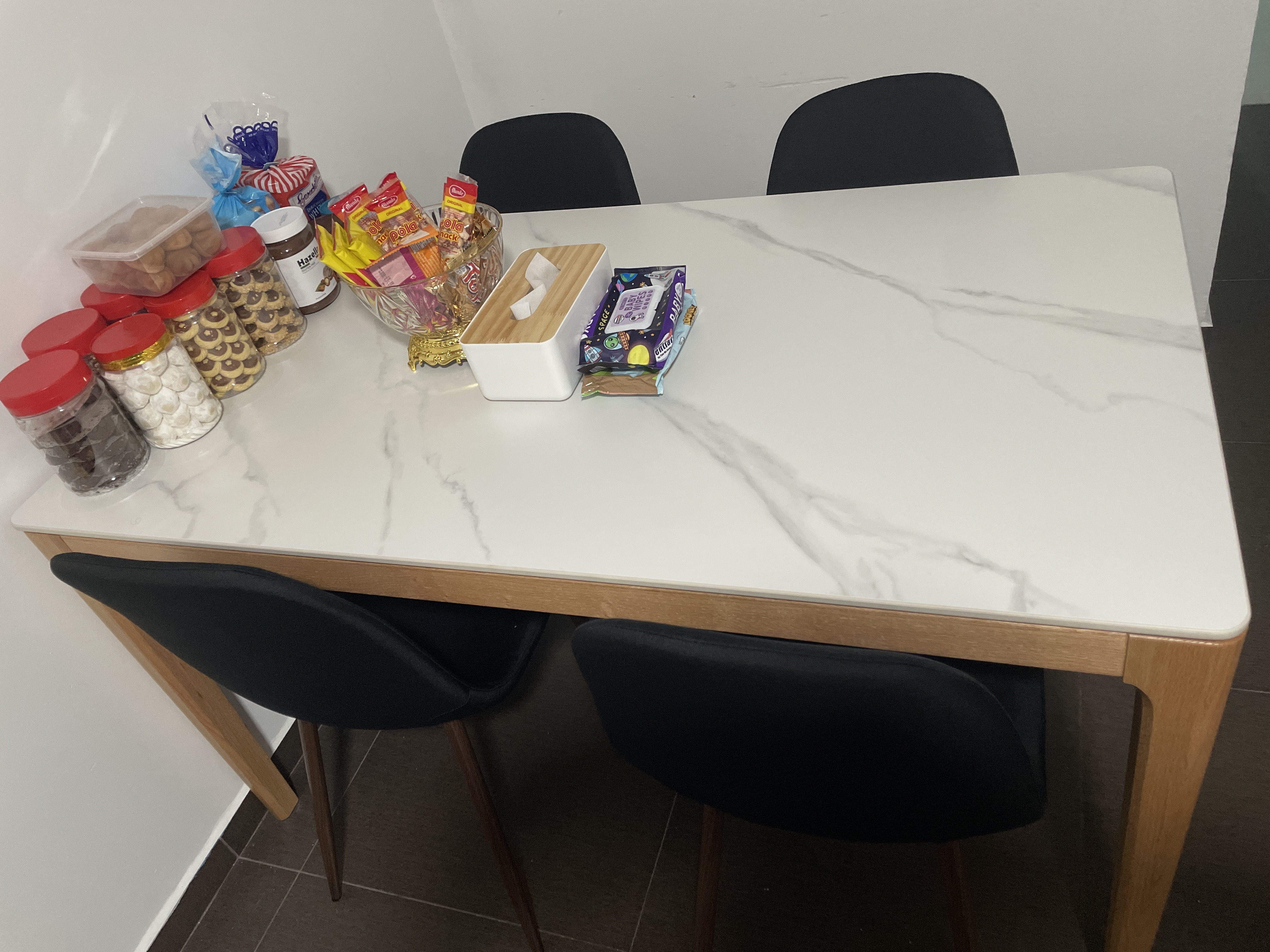 Customer home photo 13: Table very nice and good quality