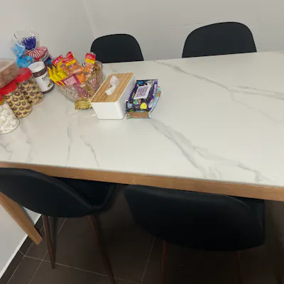 Customer home photo 13: Table very nice and good quality