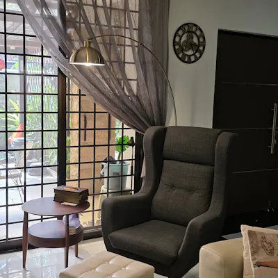 Customer home photo 2: Lovely lamp to complement my living room armchair. Setup was a breeze with just 5 parts to be put together. Installed a Smart Bulb per KS' recommendation for ease of control and customizable mood lighting 😊
One feedback: Would be good if the marble base came with felt pads to prevent scratching the floor.