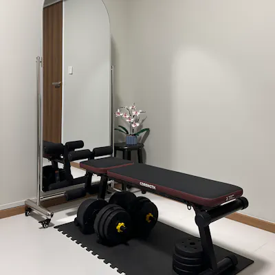 Customer home photo 7: Happy to be able to find a movable mirror with an arch shape. Very useful for those looking to have a mirror that can be easily wheeled from place to place easily and looks good.
Fixing was relatively manageable as well.
Overall, very happy with the purchase! :)