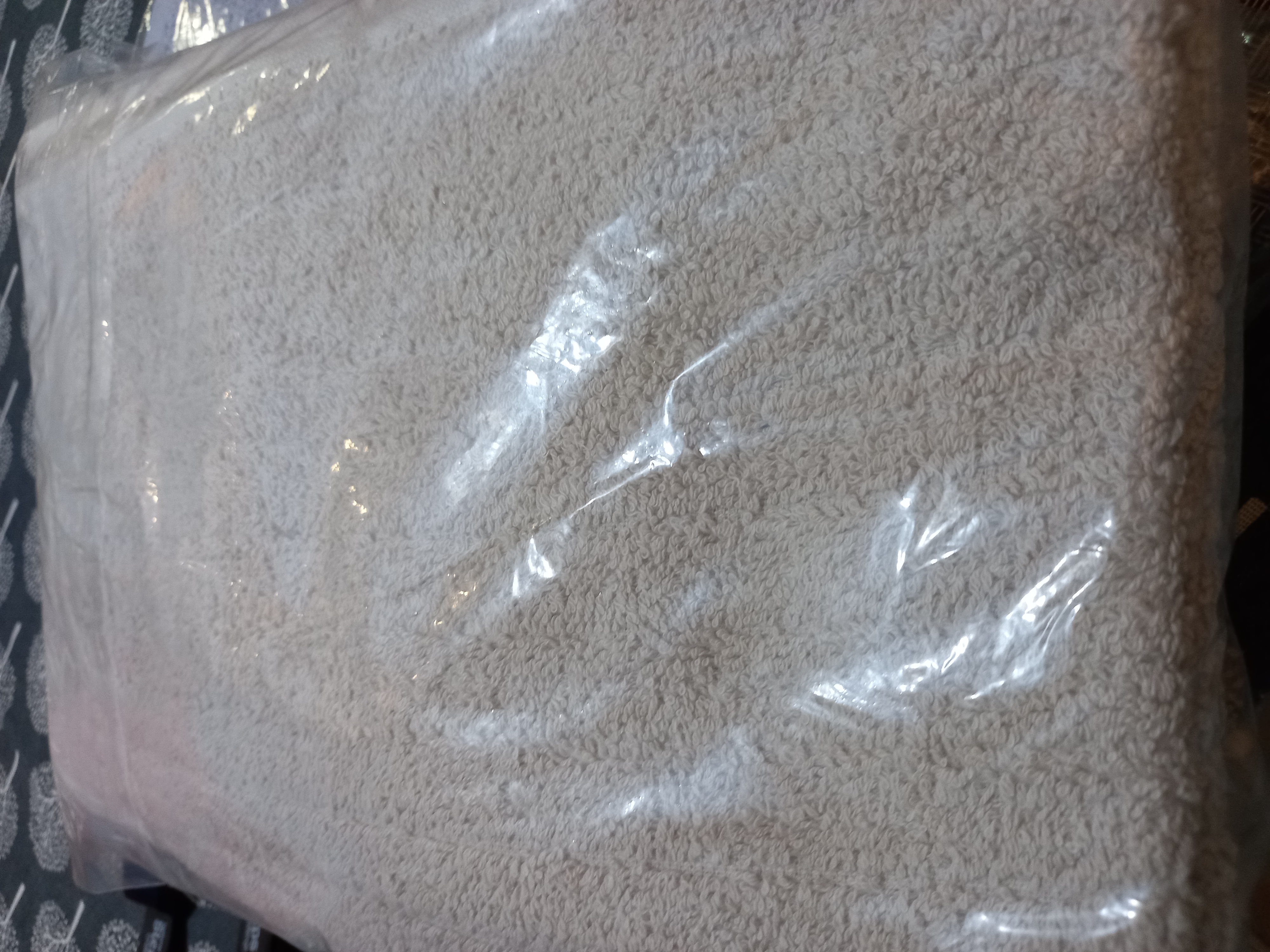 Customer home photo 6: 1st time purchase.  Gg wash b4 use.  Quality seems OK. Hope it doesn't shed.  If it is good, will buy more.  Thank you.