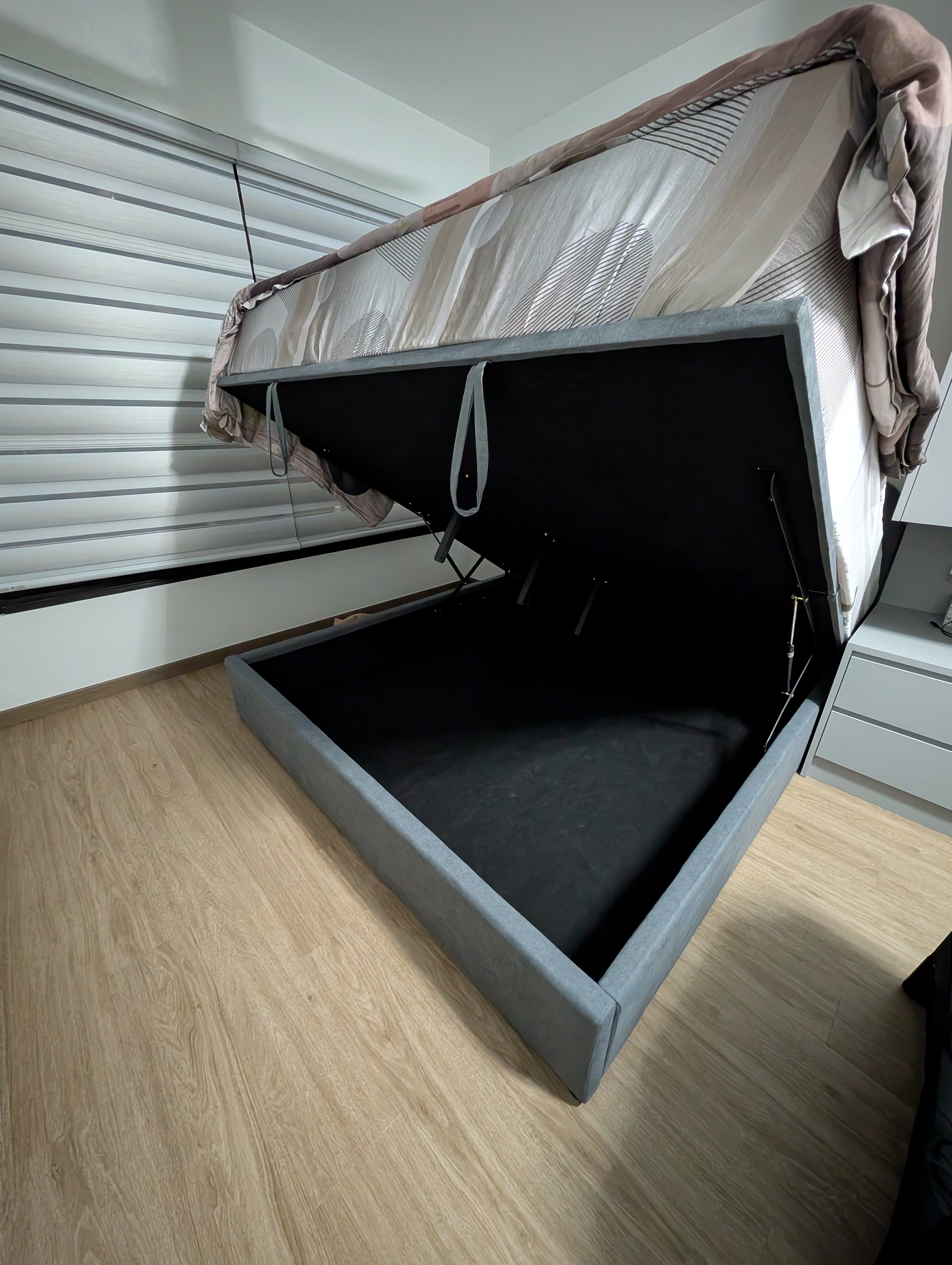 Nolan King Storage Bed - Hailstorm - King
