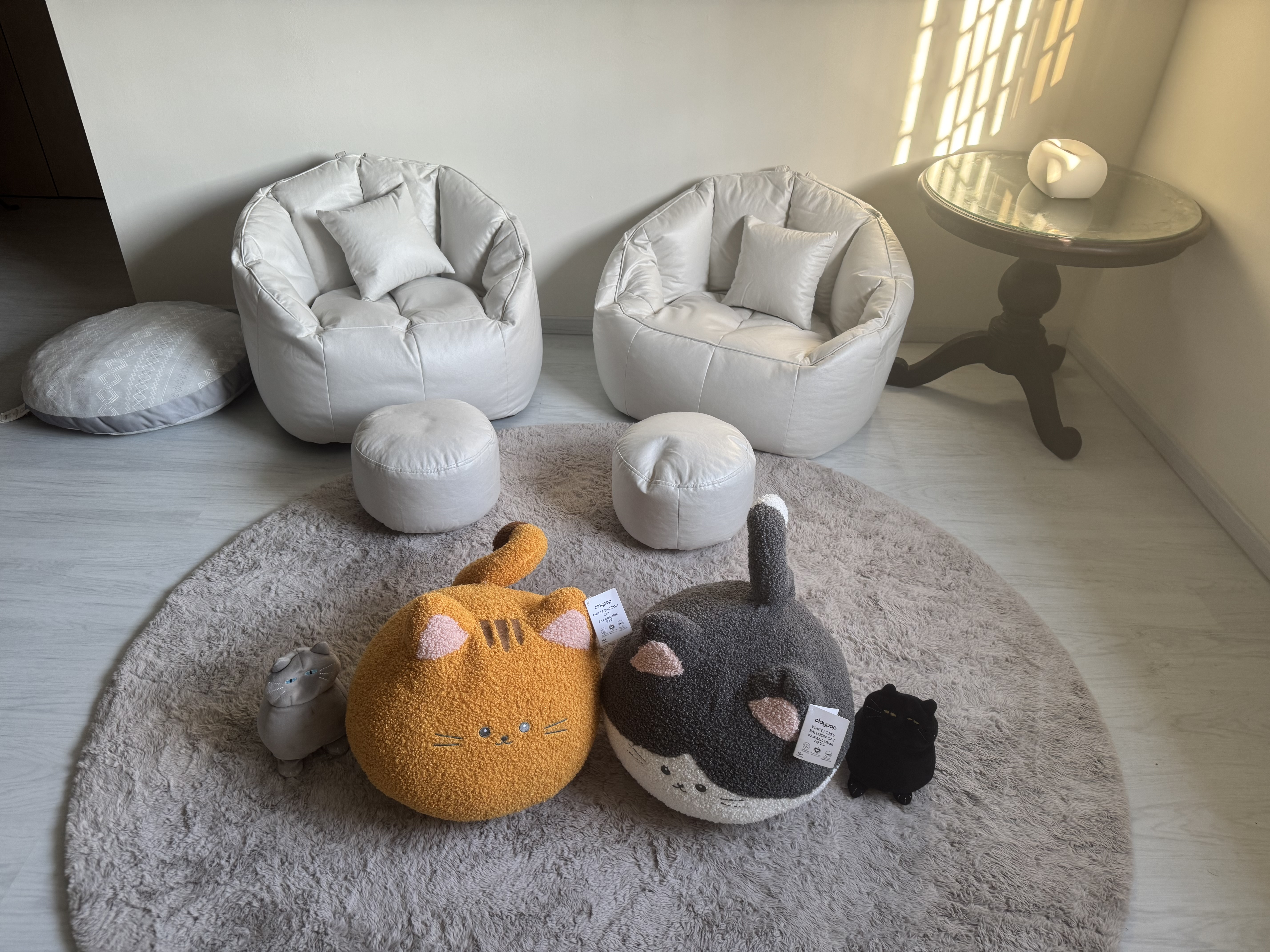 Customer home photo 1: The bean bag set look great and nice for me to make it a cozy corner. Suitable for relax and chilling nearby the window. 👍🏽👍🏽👍🏽