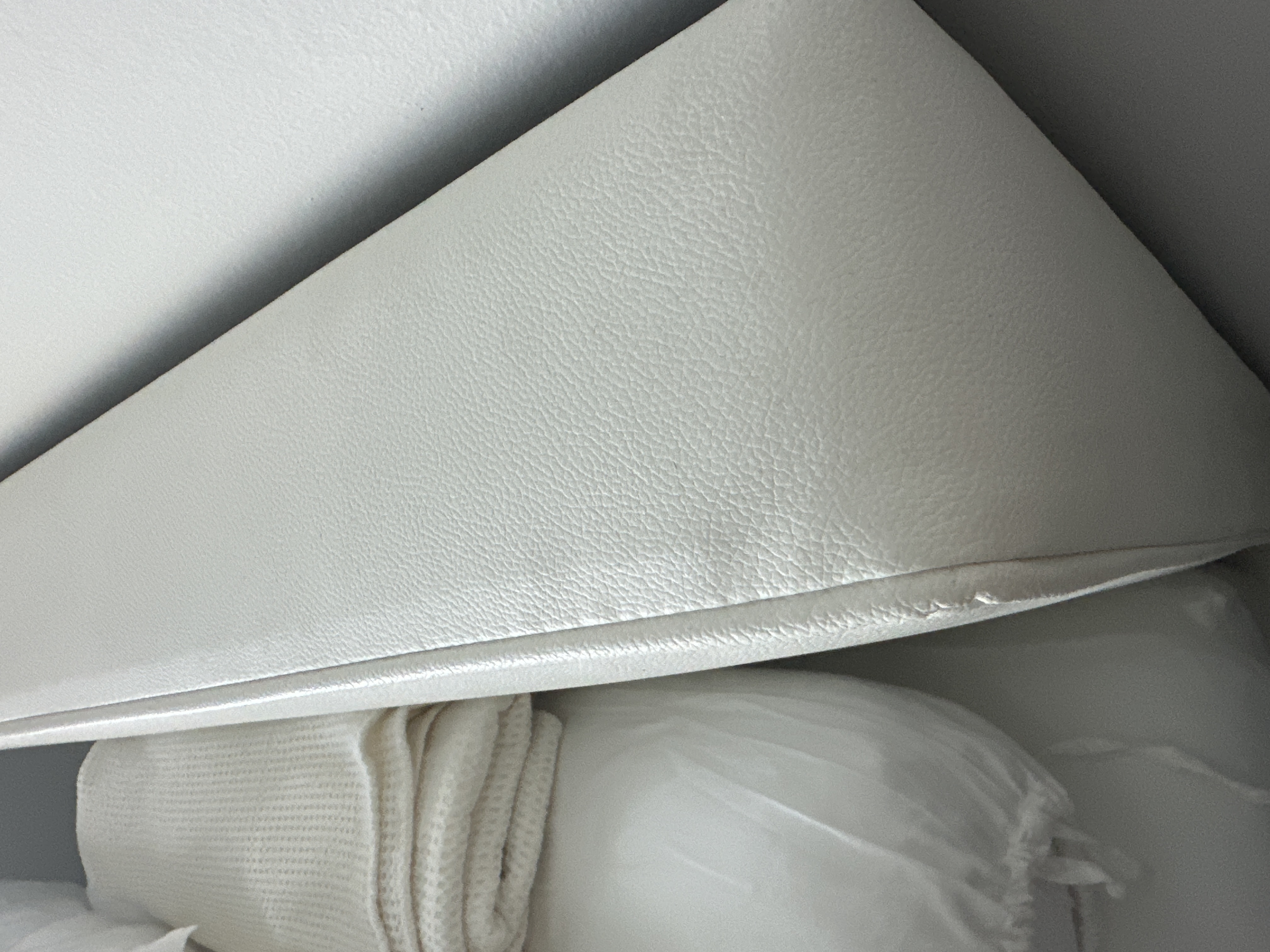 Customer home photo 2: After using velvet bedhead for years, love this faux leather bedhead, easy to clean, no more dusty or dustmites!