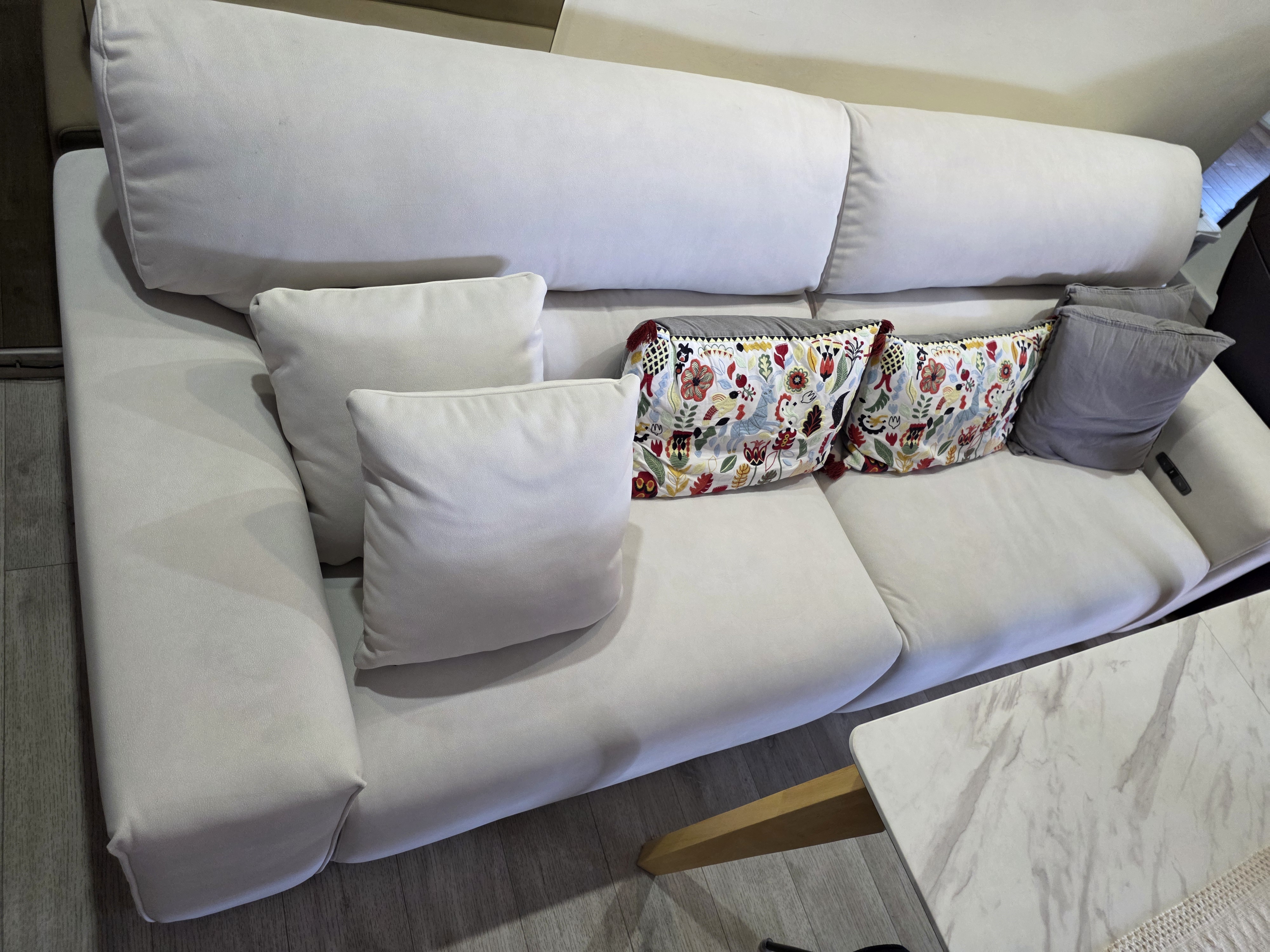 Customer home photo 4: Awesome quality at reasonably priced. Delivery was timely and installation was fast. Highly recommended!
