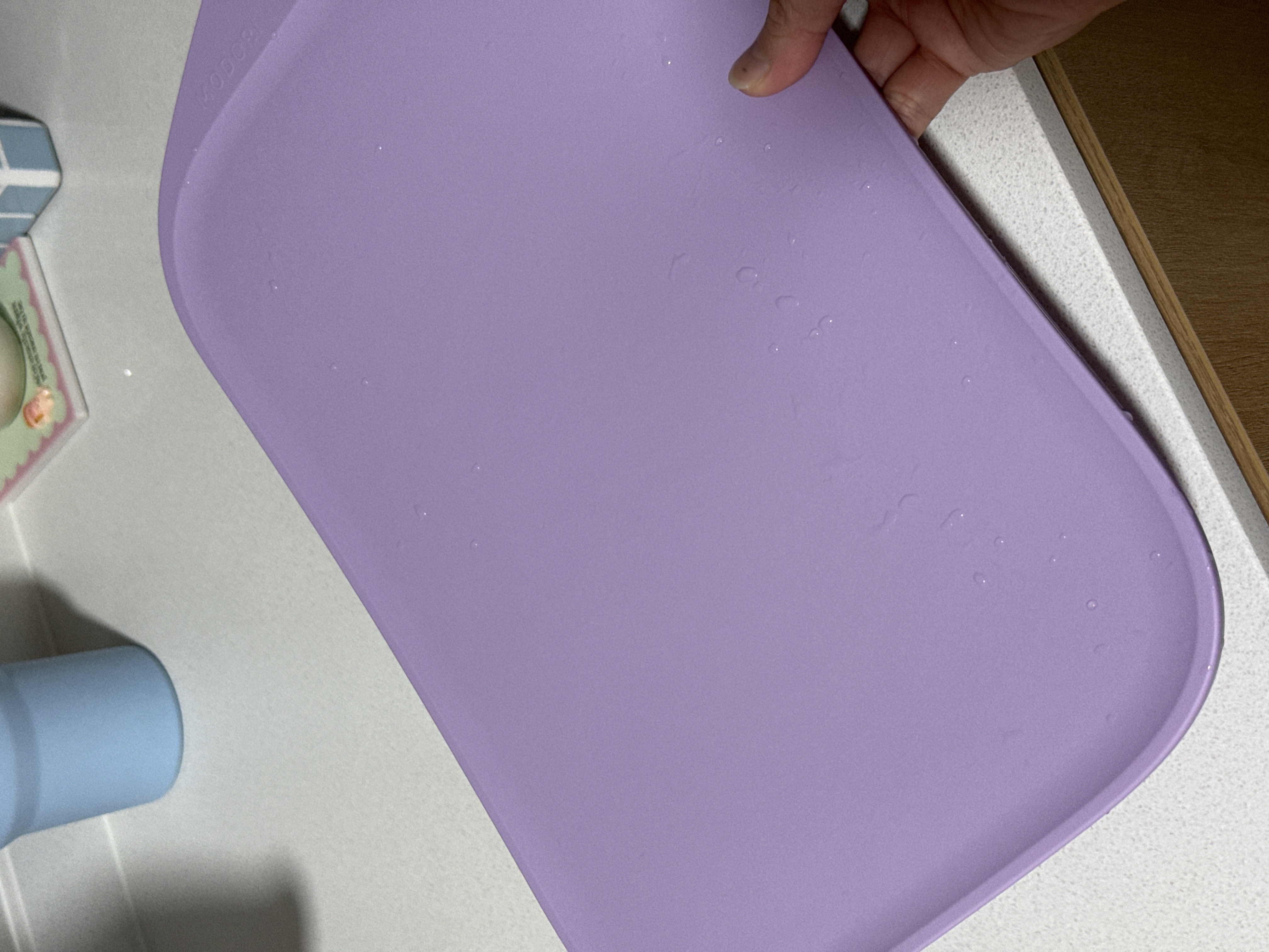 Customer home photo 13: Item received in good condition. Really good quality chopping board and doesn’t have any marks from the knife!