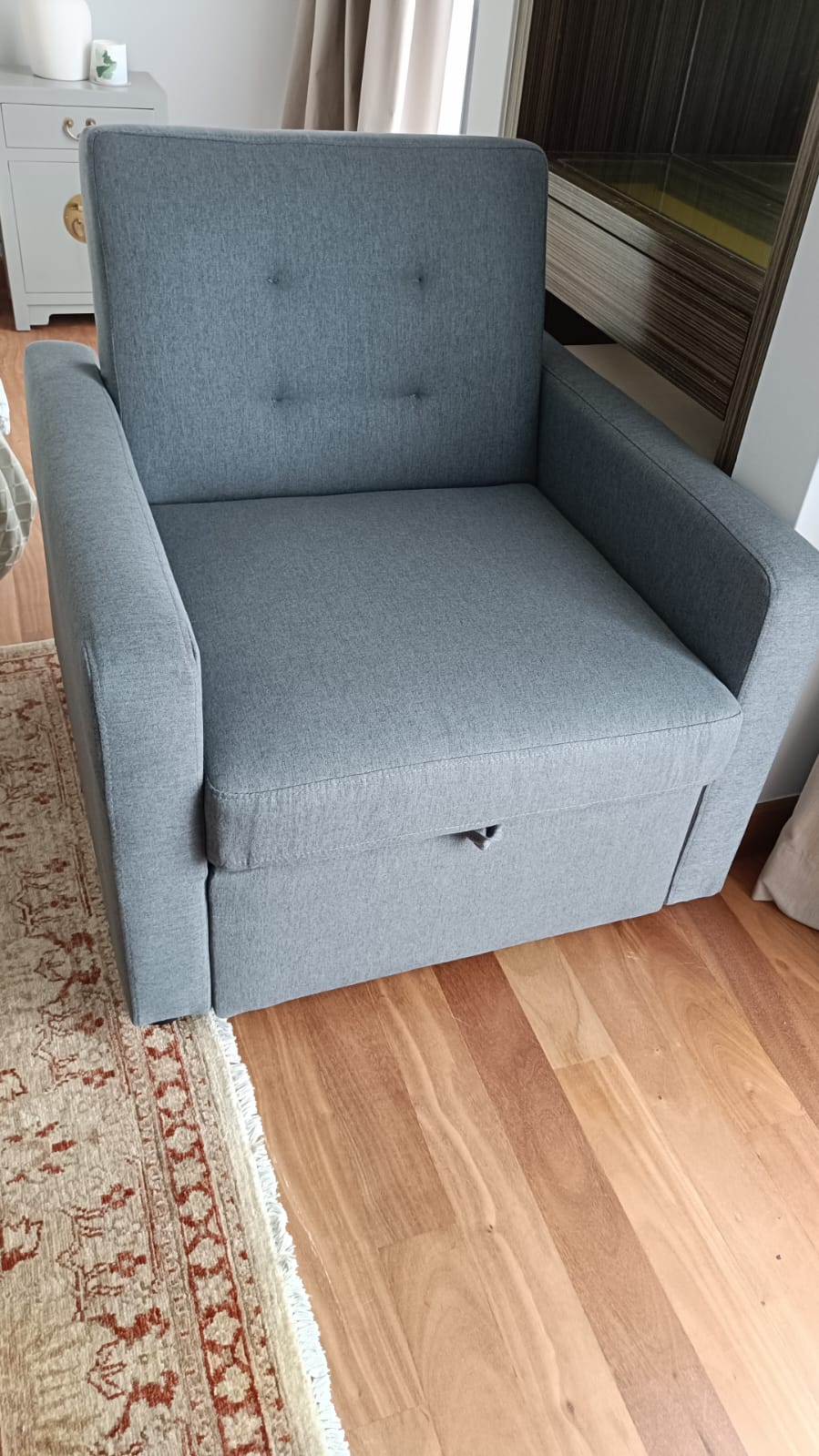 Customer home photo 3: comfortable sofa and easy to turn into a bed:)
Thank you very much Karen for helping me to get the sofa bed delivered the day after I ordered so my guest can have a bed to sleep on :)
