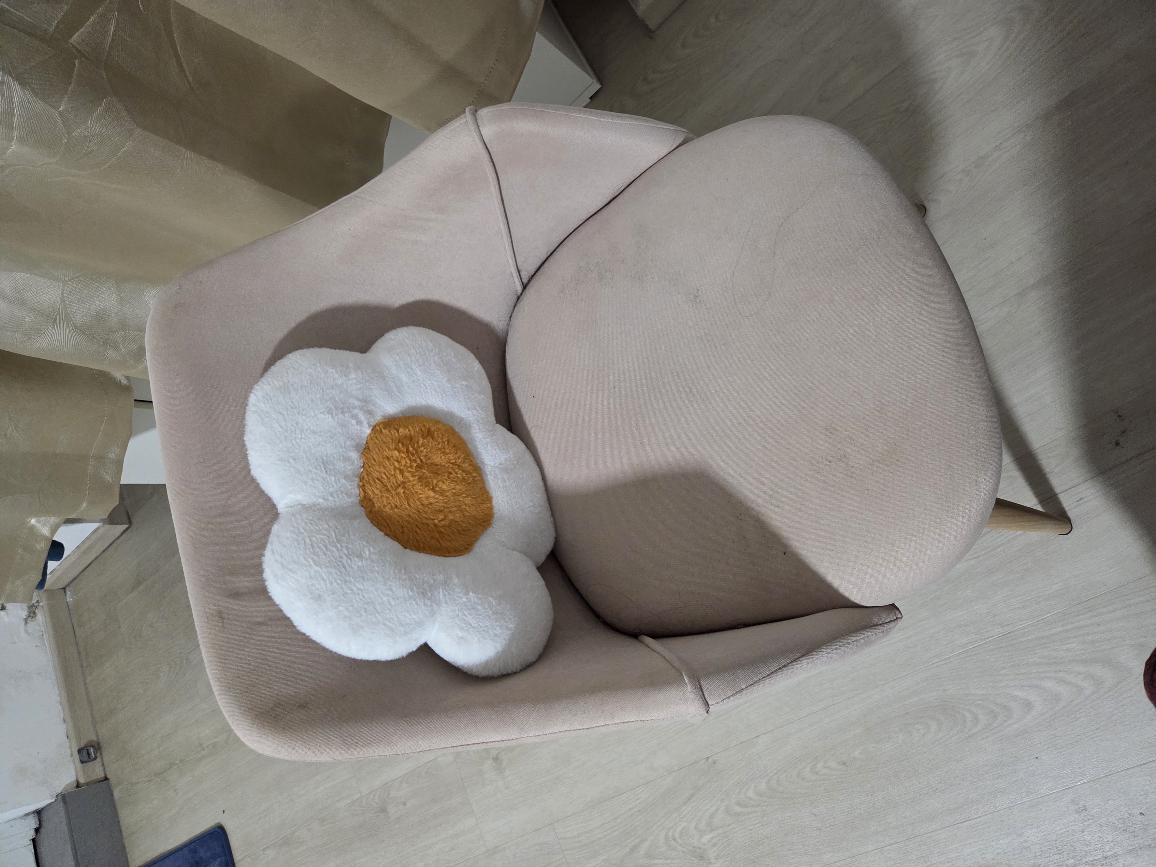 Customer home photo 2: Beautiful chair! Been using it for 2 years still beautiful and functional :)