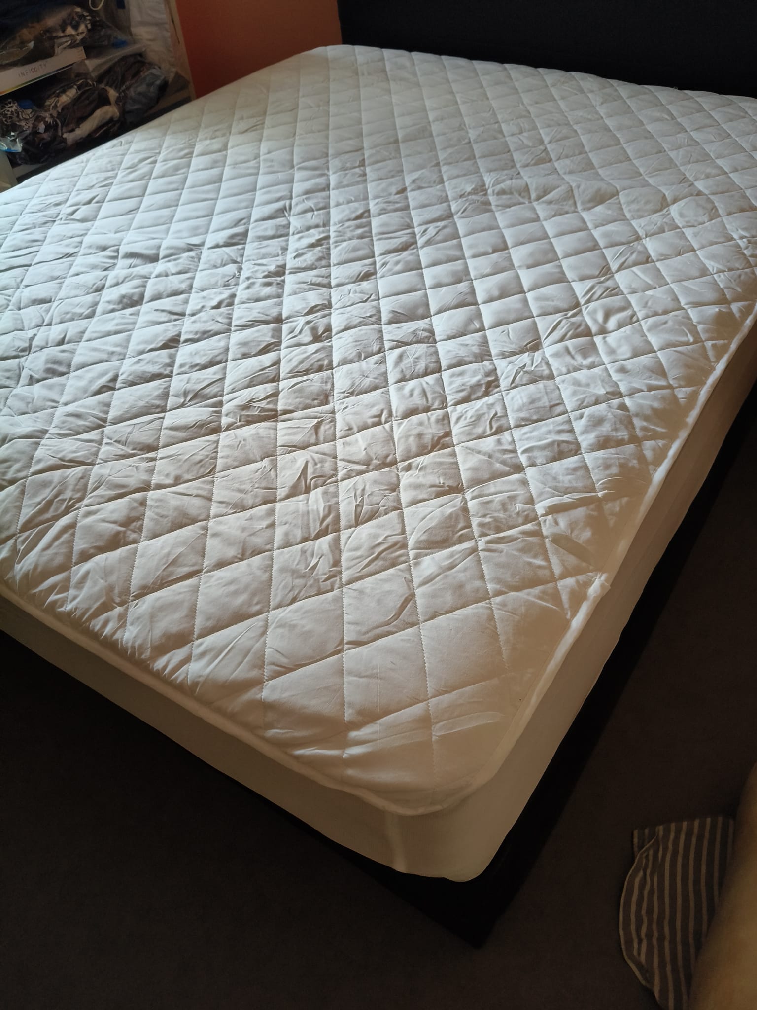 Customer home photo 1: The Queen mattress protector fits nicely  and it not loose and messy like others.  Every happy with the item.  Price is reasonable.  Thanks!
