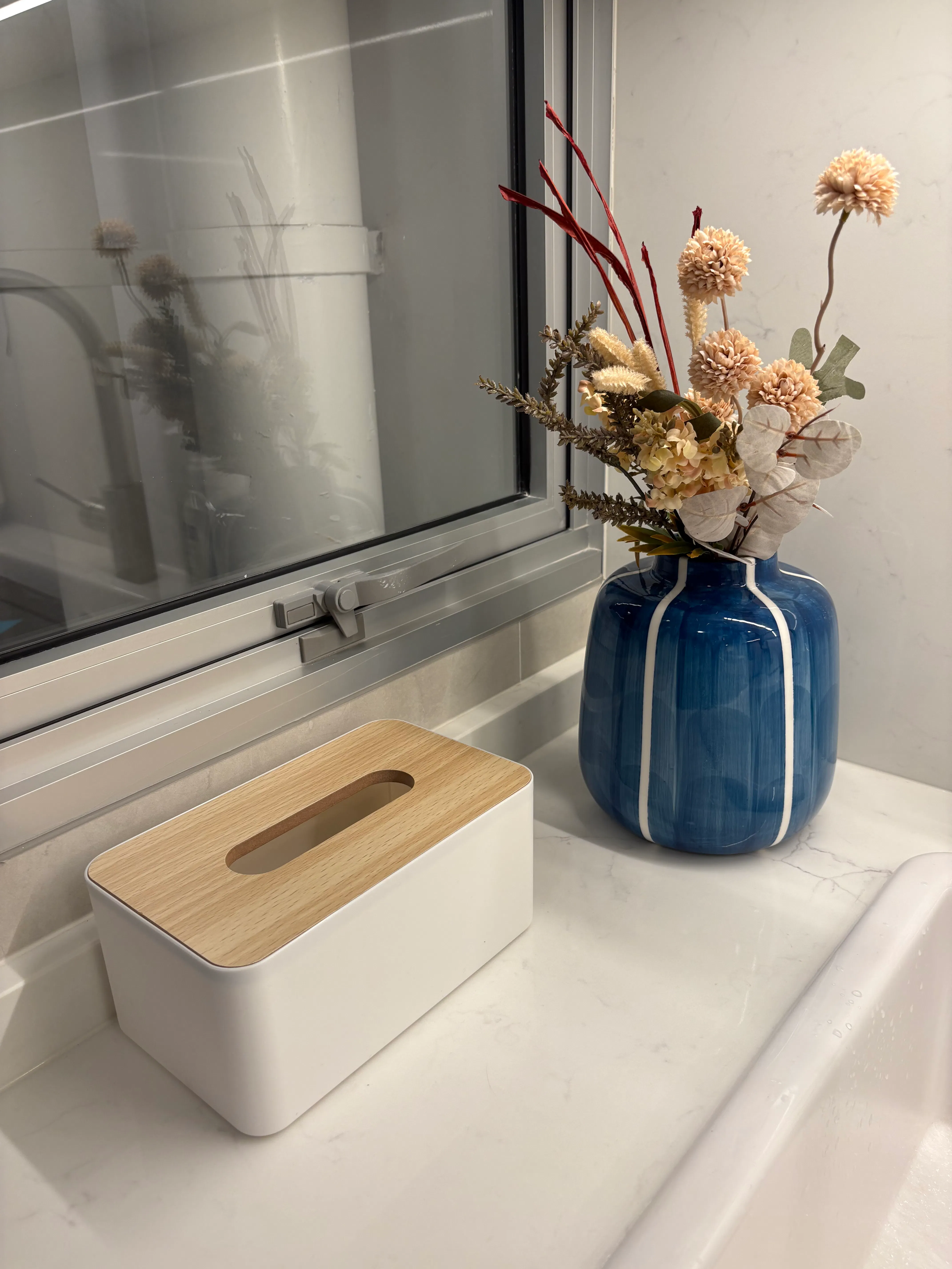 Customer home photo 24: We loved this tissue box and we ordered 1 in each colour to match the mood of each room. It did come a bit smelly, but you could air it for a day.