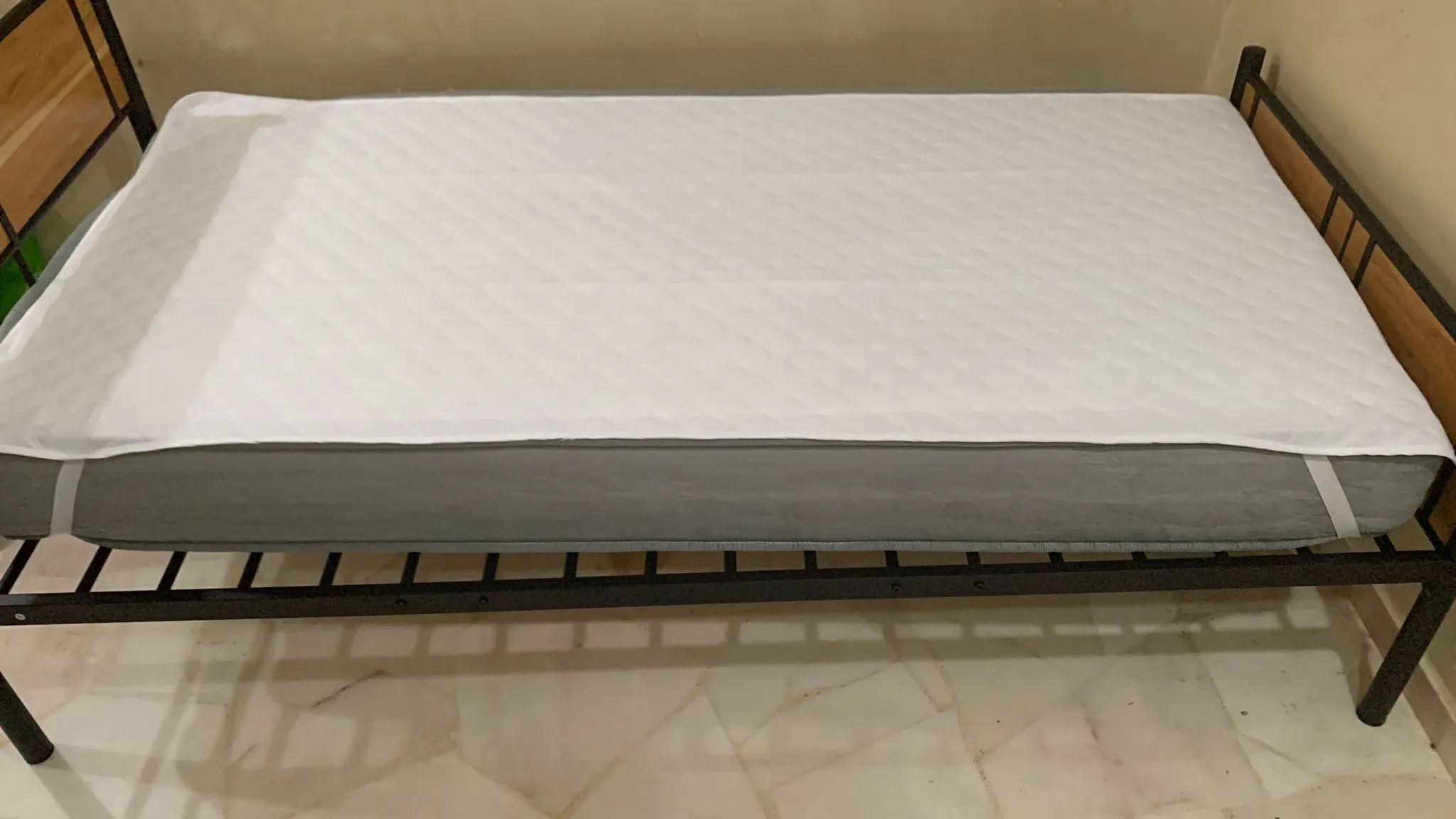 Customer home photo 56: Very comfortable  mattress! Came in a flat pack and vacuum pack. Cut the wrapping plastic and ready to put on the bed frame!