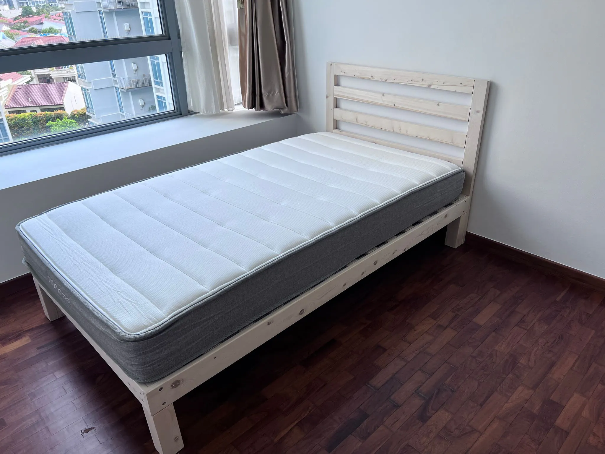 Customer home photo 36: firm and neat mattress
