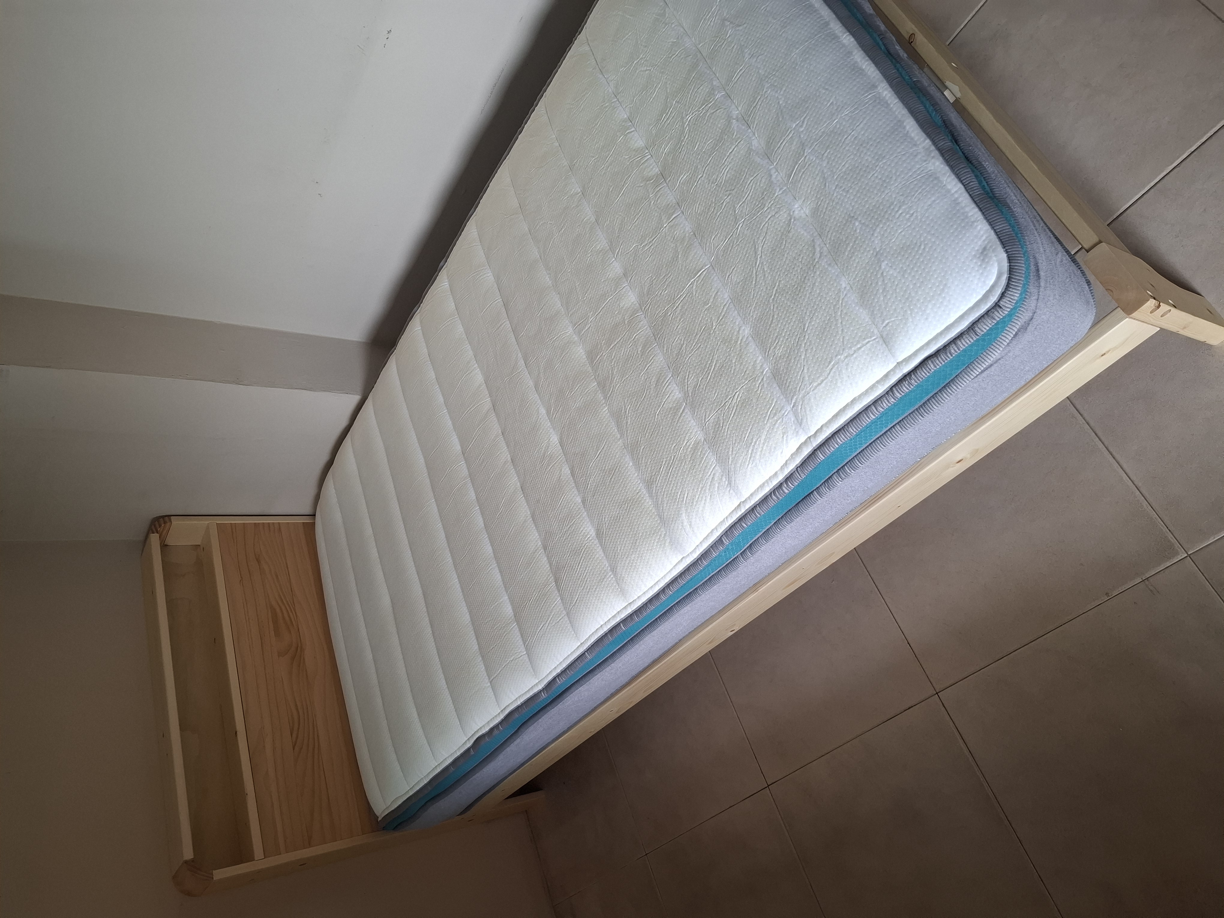Customer home photo 4: Product overall is ok but delivery was late by 1.5hr.