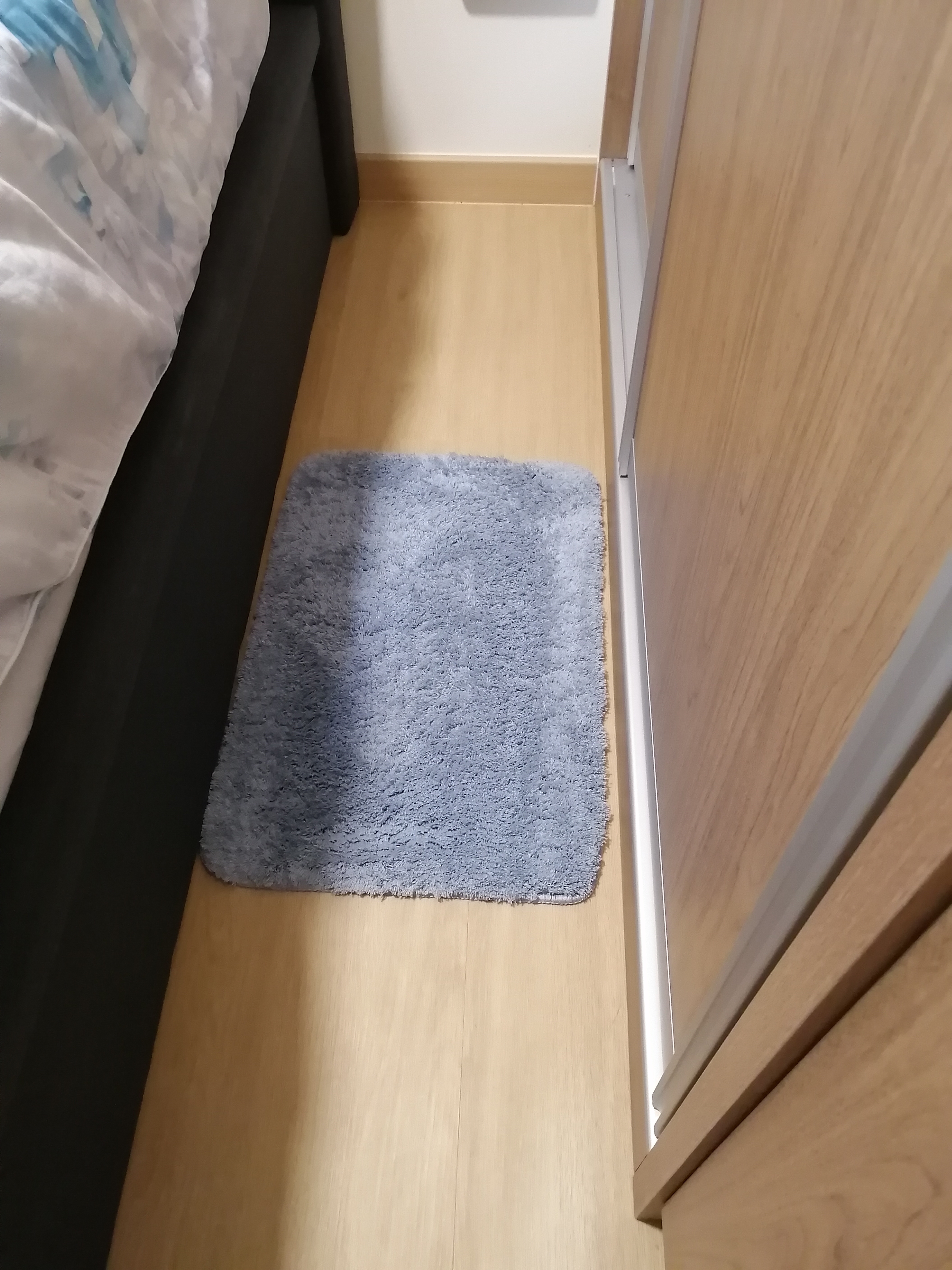 Customer home photo 4: Feels so fluffy to step on first thing in the morning. Colour matches my bed frame