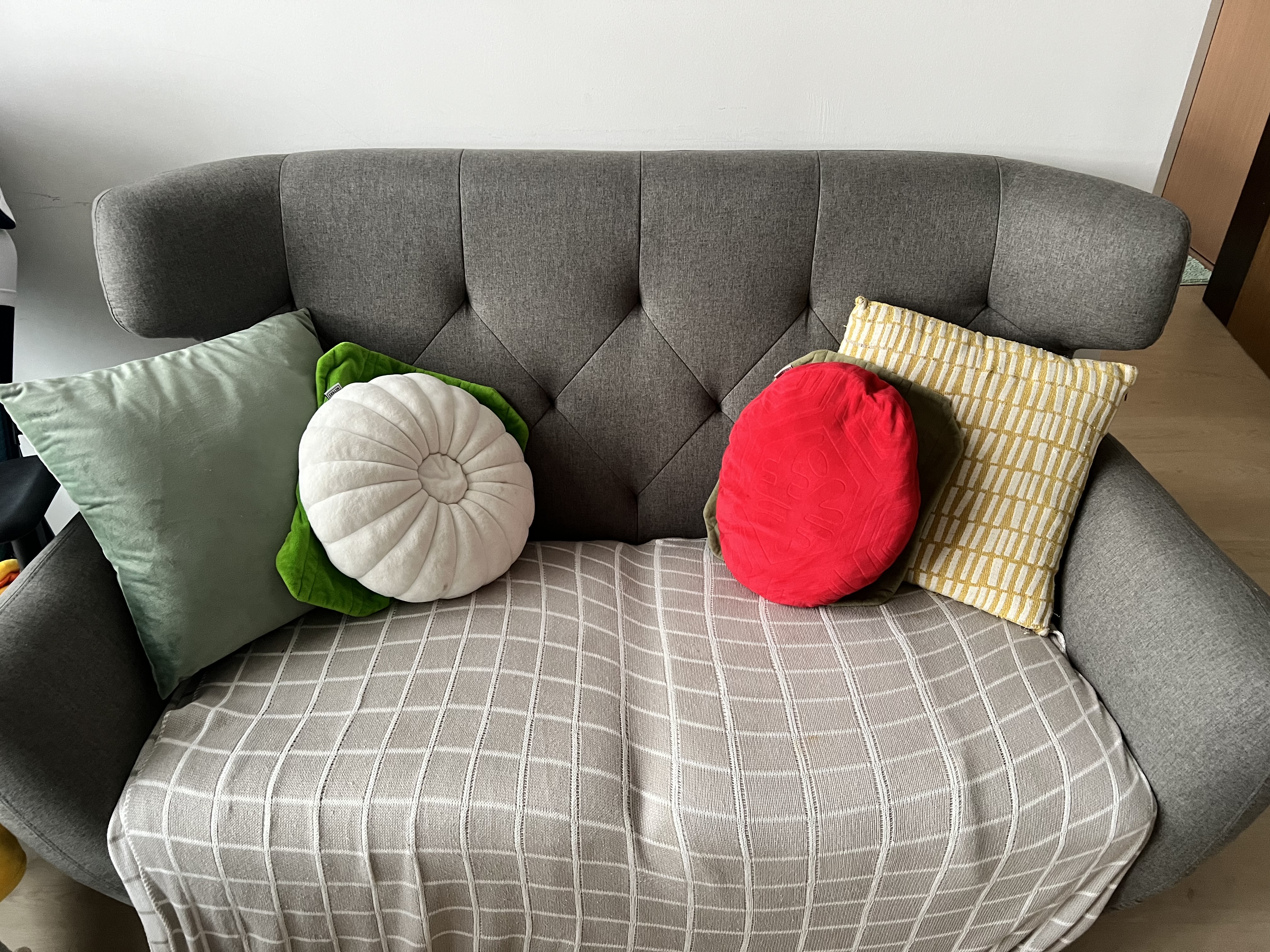 Customer home photo 17: Cushion insert that came with the jade coloured cover. Love the texture. Highly recommend.