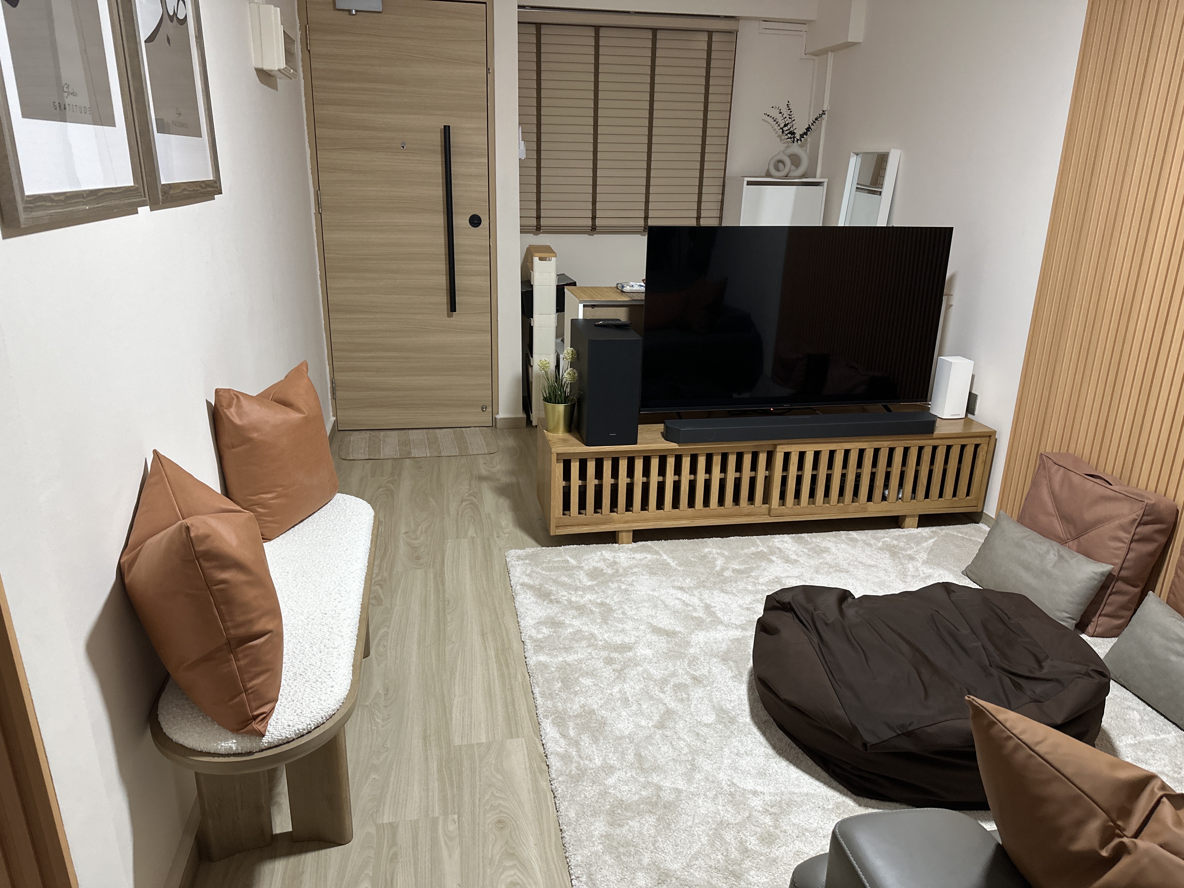 Customer home photo 3: Solid wood - aesthetically pleasing 
The bouclë top is amazing….adds texture to the piece. Makes the room calming…🥰