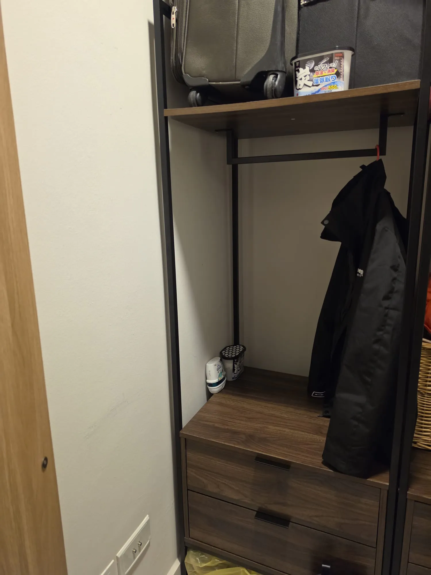 Customer home photo 1: sturdy, ample hanging space