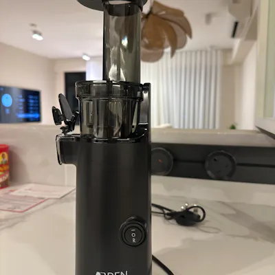 Customer home photo 3: We love how compact it is and how easily it can make nutritious and delicious cold pressed drinks!