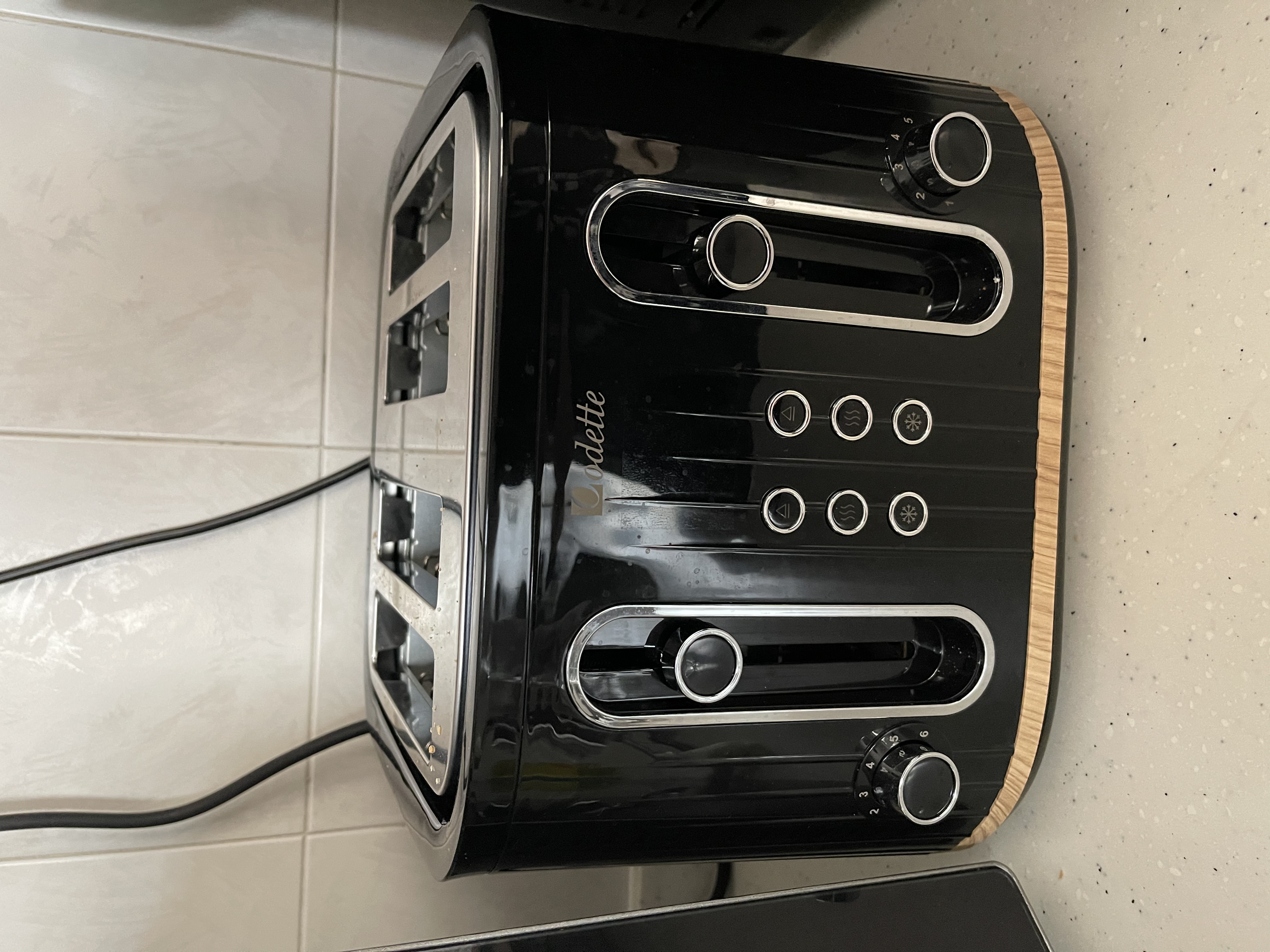 Customer home photo 1: Love this 4 slice toaster! It’s perfect for our family of 6!