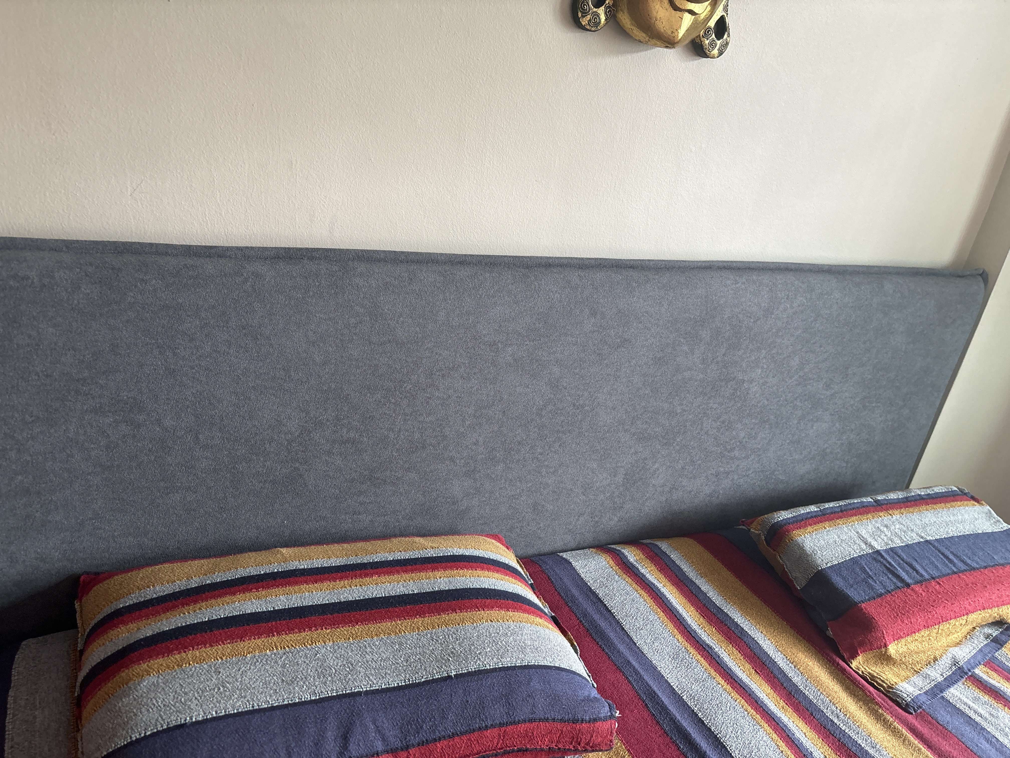Customer home photo 2: Very satisfied with bed frame. Delivery is fast, within few days of order. Installation is prompt and professional. Got some issue with one hydraulic, but HipVan replaced it with a week. Recommend HipVan for furniture