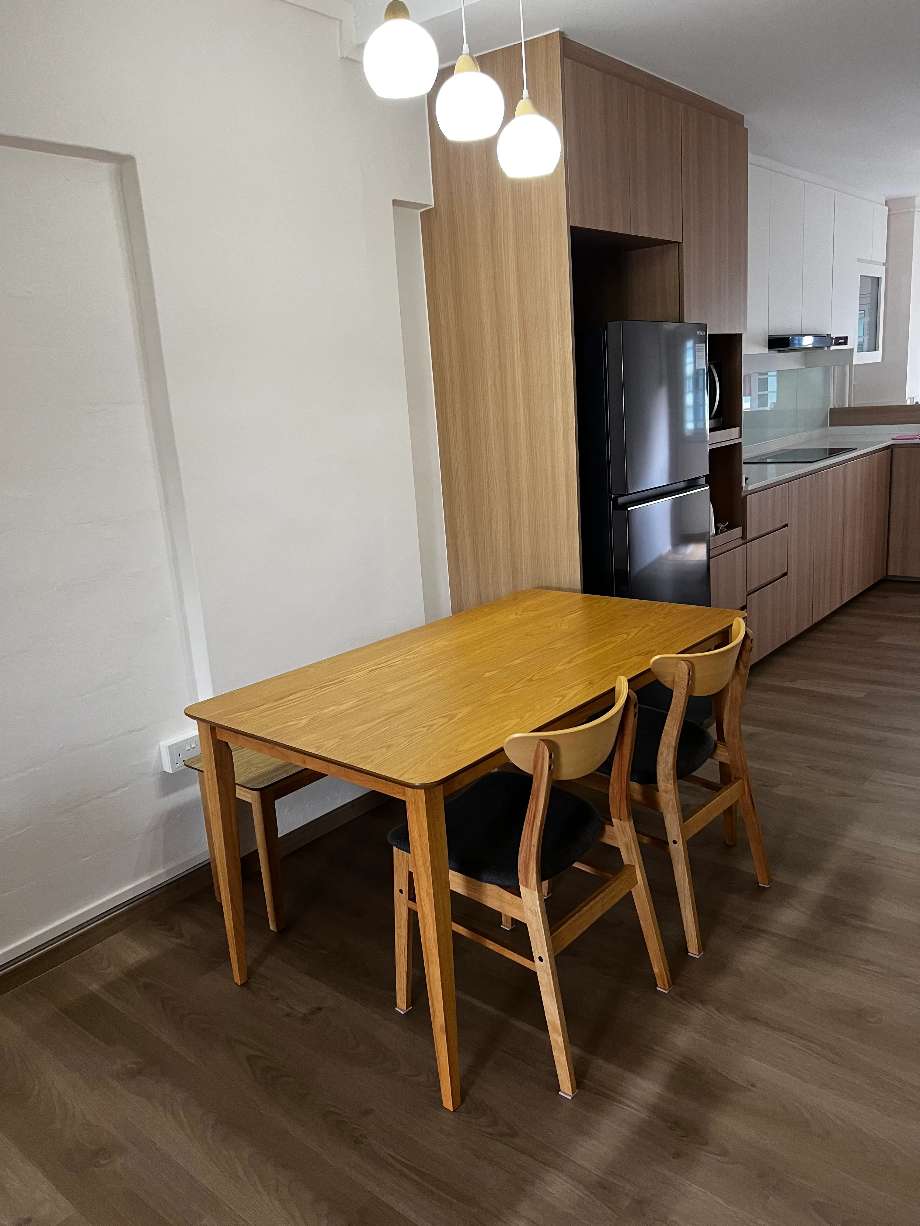 Customer home photo 2: Fits nicely. Items comes in good condition.