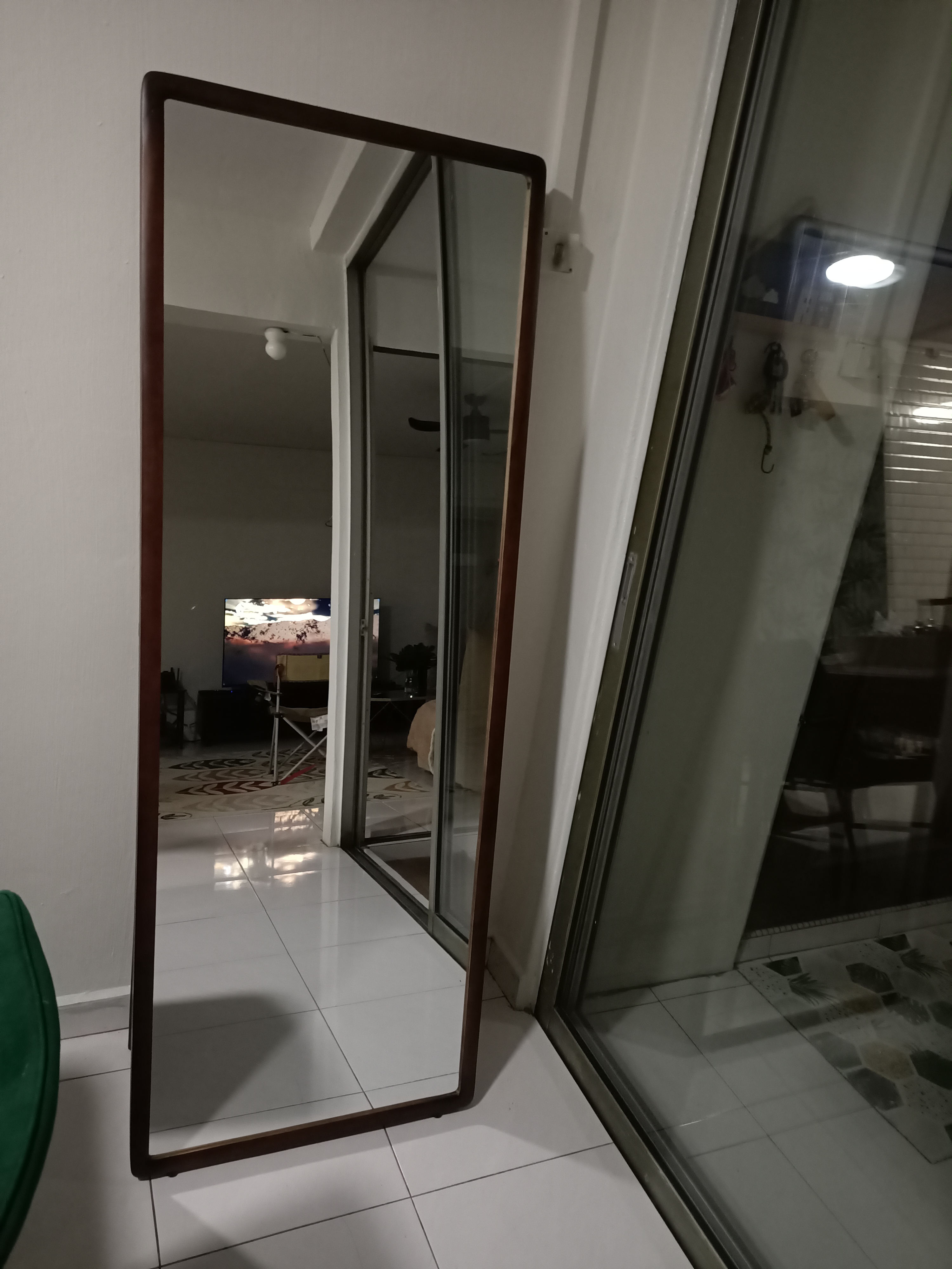 Customer home photo 1: Item received in good packaging & no damaged on the mirror..Nice colour to match my home colour.. Mirror stand good.. AWESOME.. RECOMMENDED..