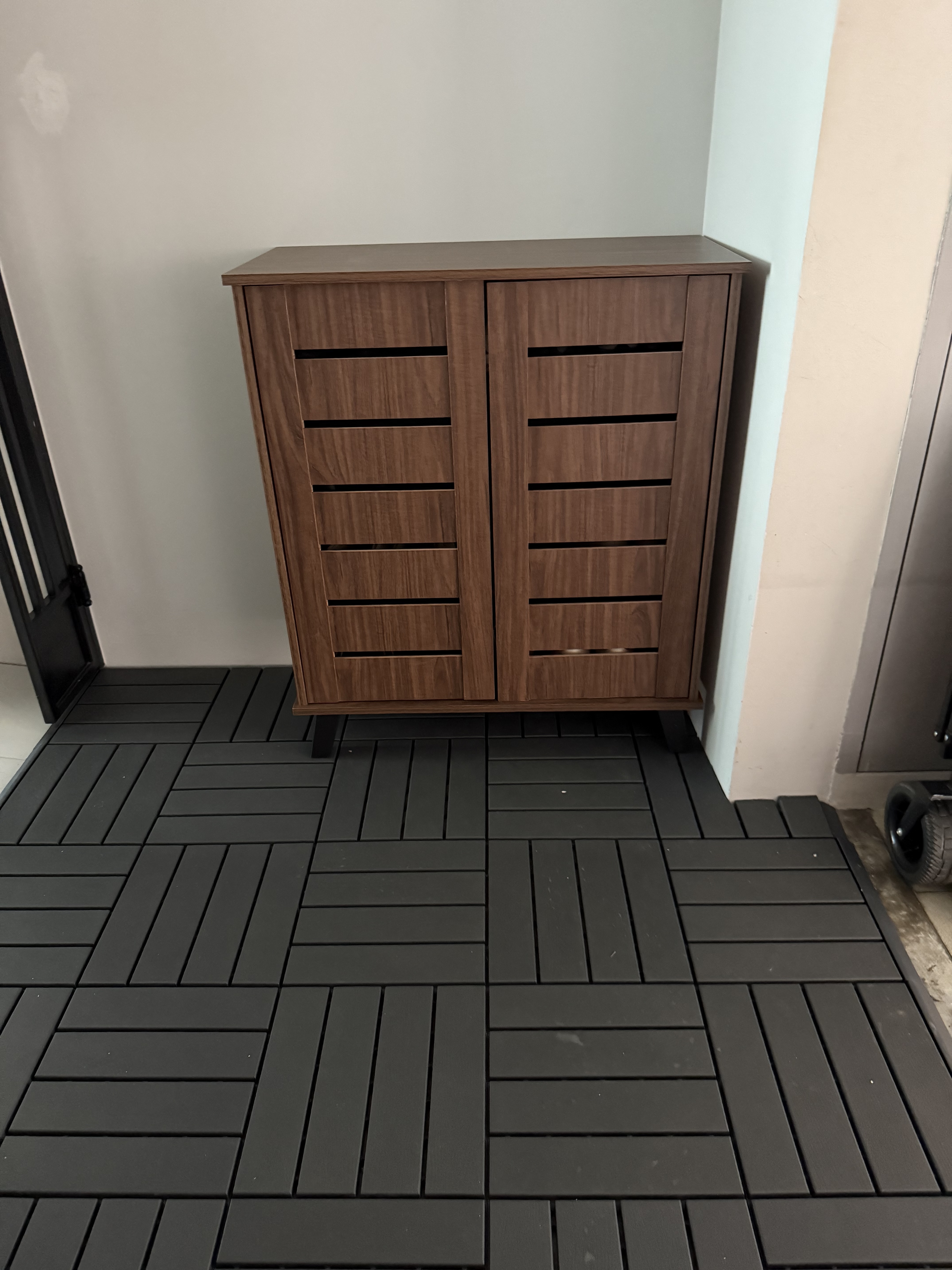 Customer home photo 2: Color of the wood looks great and is a perfect complement to our foyer area.  Make the place looks classy.
