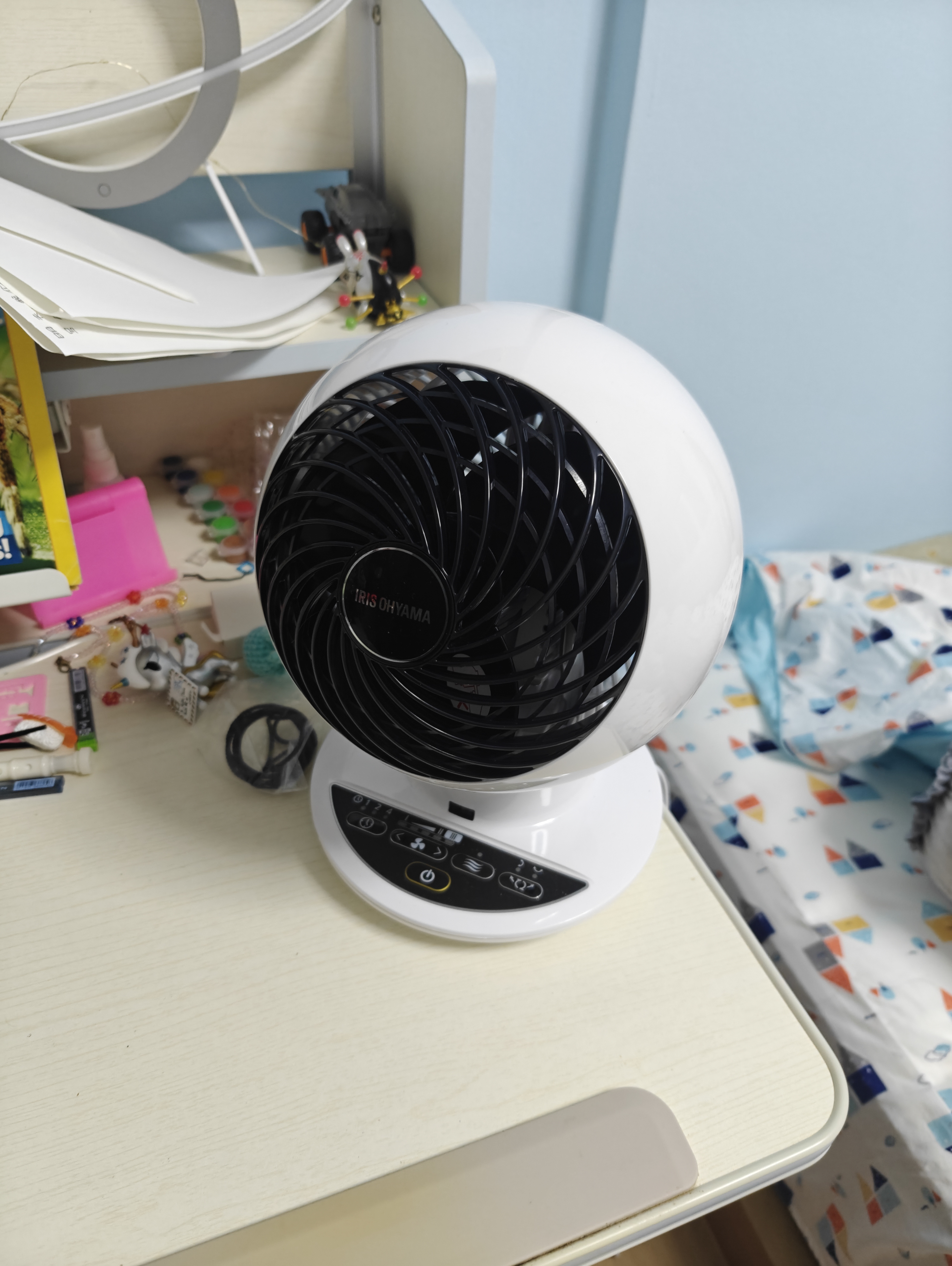 IRIS Ohyama Oscillate Up/Down/Left/Right Circulator Fan - White
