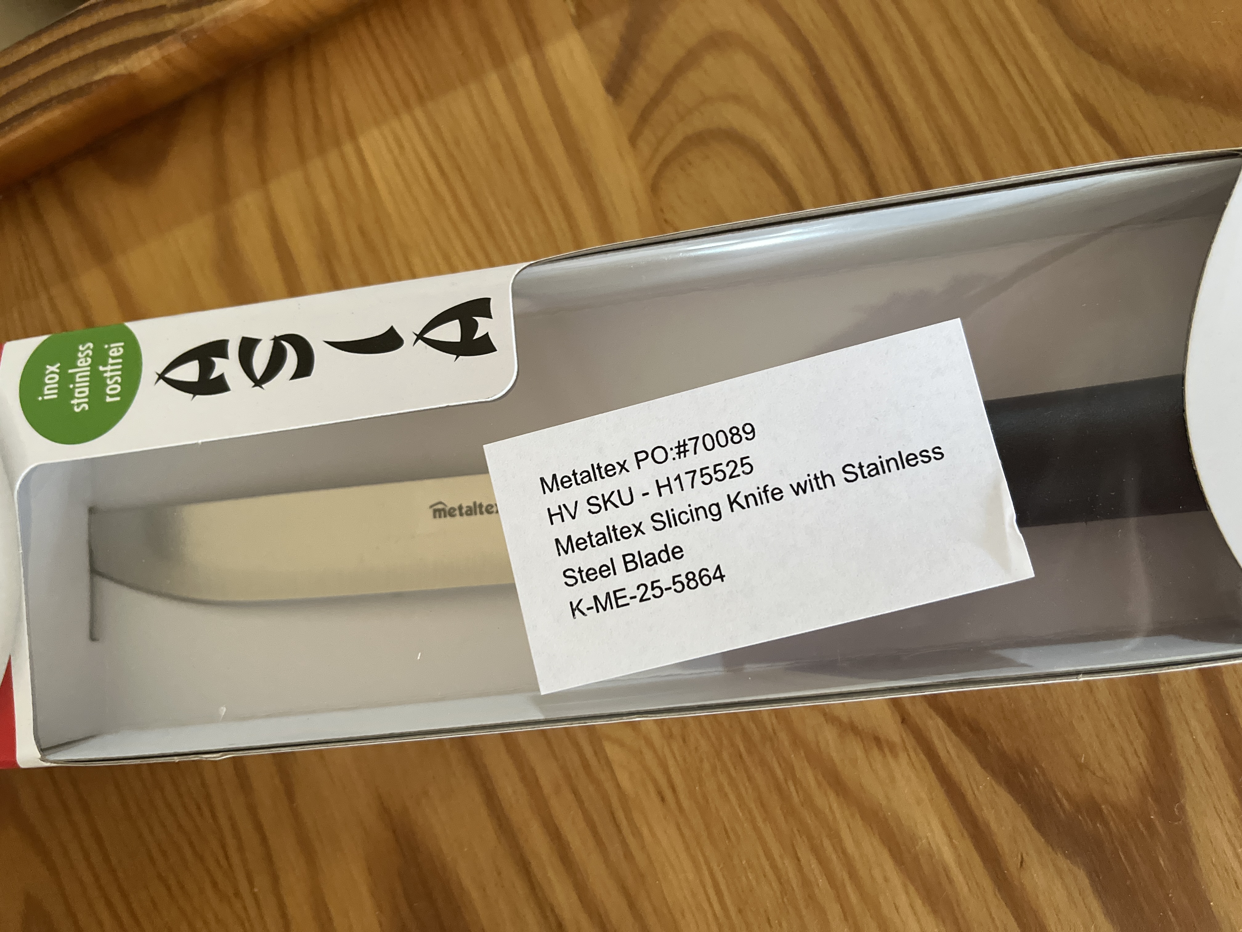 Customer home photo 1: The knife is well packed and the size is just right for cutting fruits and chillies.