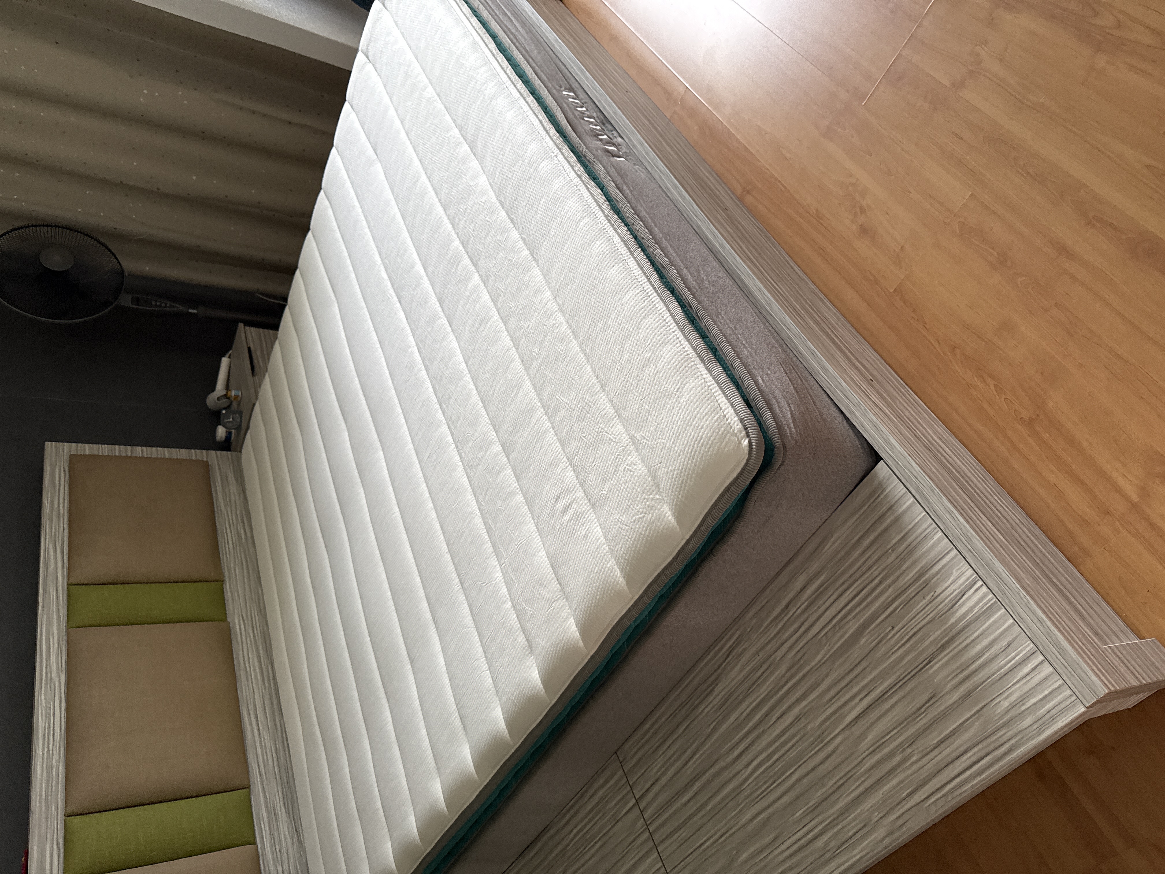 Customer home photo 3: Just received today 😊 look good hope when it bounces up will be comfortable to sleep on . Delivery men very friendly n deliver early 👍😊 Hope tonight can sleep 😴 well ☺️☺️☺️
