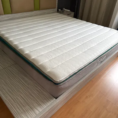 Customer home photo 3: Just received today 😊 look good hope when it bounces up will be comfortable to sleep on . Delivery men very friendly n deliver early 👍😊 Hope tonight can sleep 😴 well ☺️☺️☺️