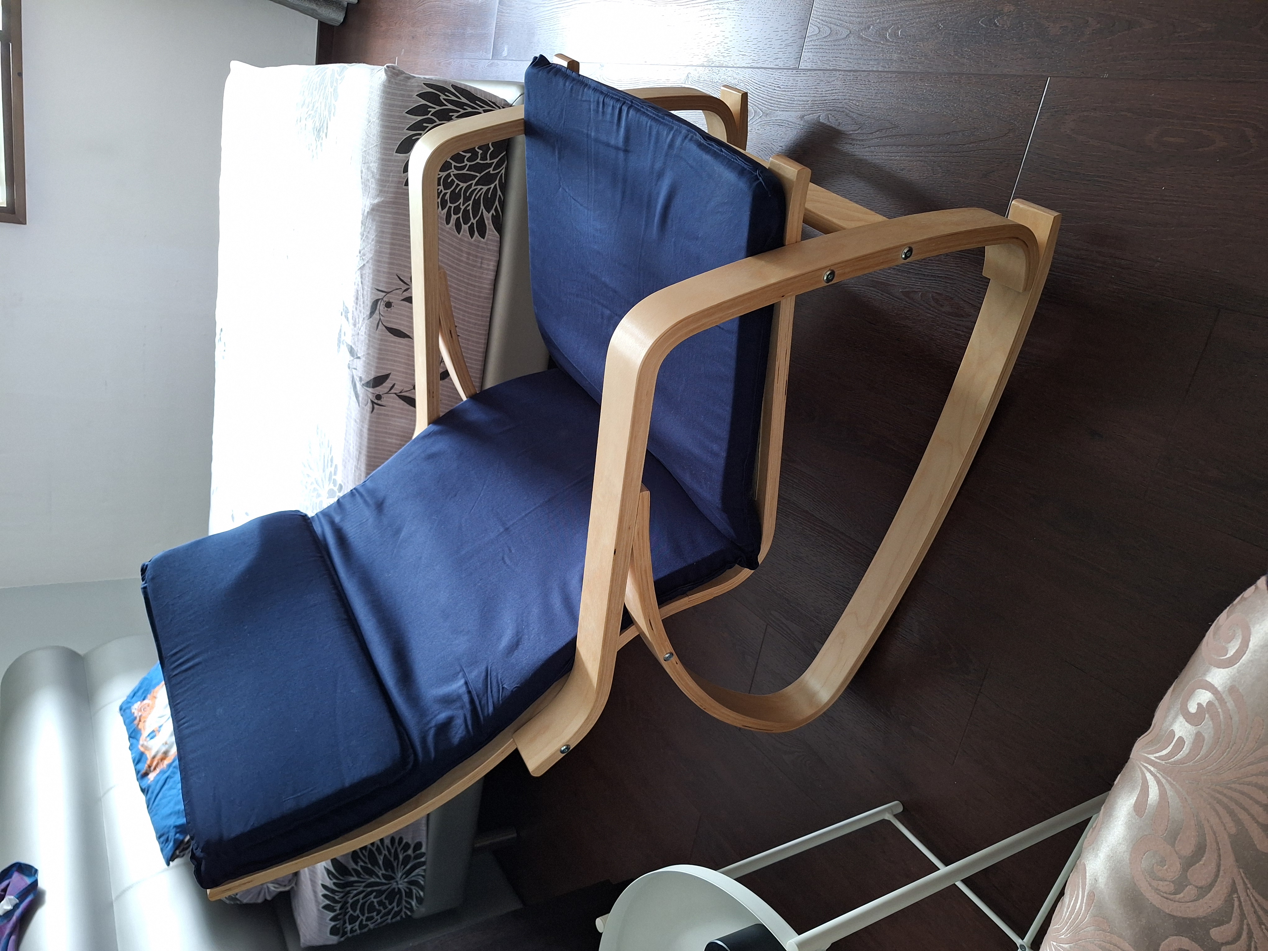 Customer home photo 2: It is very comfortable, stylist and affordable. It was delivered on time. It is easy to fix by following the instruction.